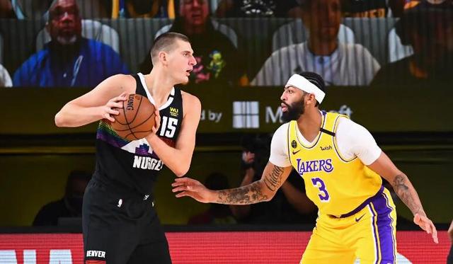 羽毛球队对阵浓眉展开拉锯大战，最终险胜对手的简单介绍-开云登录入口